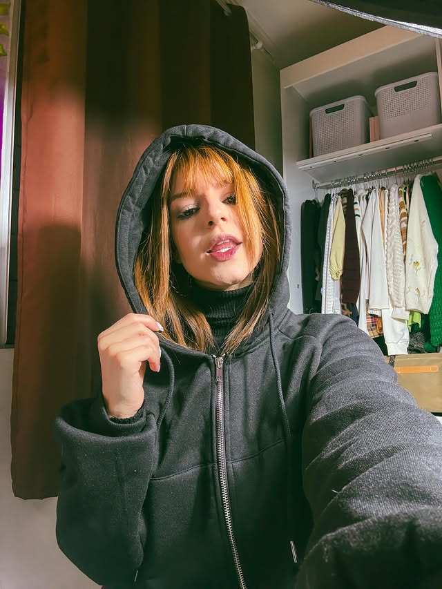Instagram post by @liadiasofc for SHEIN. Caption reads: [...] Pedi várias peças de frio na @sheinofficial....