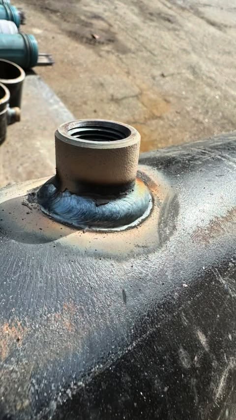 Instagram post by @r_nierop for Lincoln Electric. Caption reads: [...] #bluecollar #weldeverydamnday....