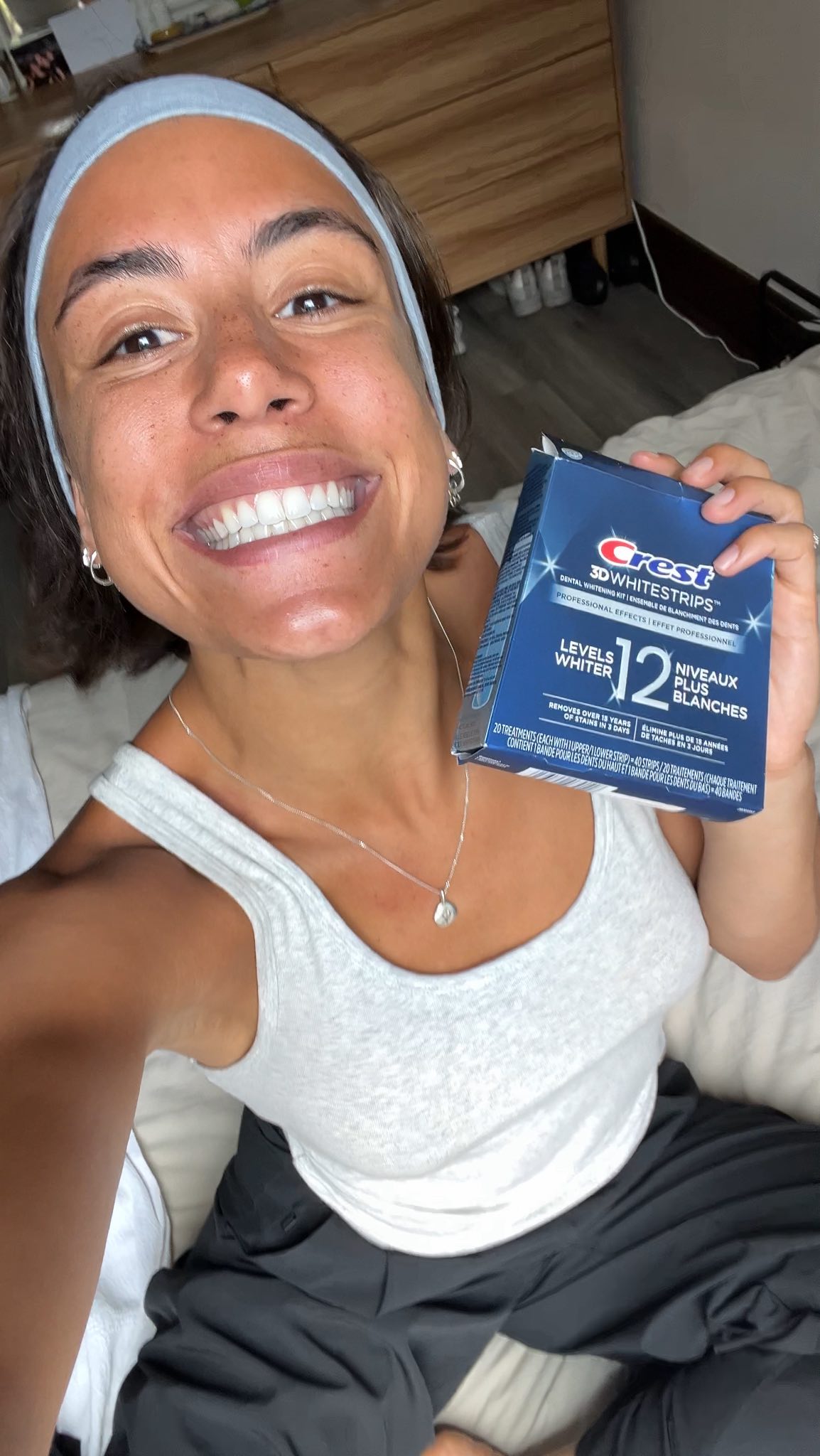 Instagram post by @naomi.od_officiel for Crest. Caption reads: #pub - C’est l’heure de mettre les cartes sur la....