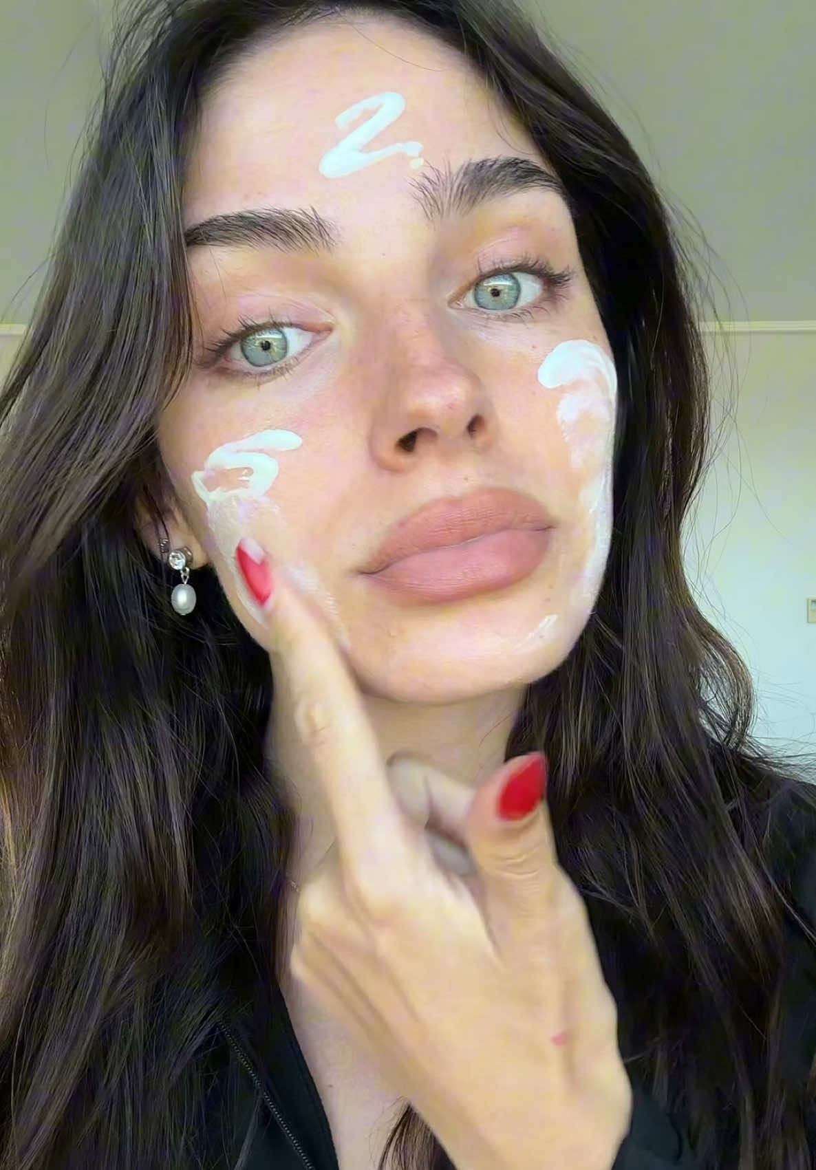 TikTok post by @c4ndel44 for mixsoon. Caption reads: [...] is definitely my non negotiable skincare....