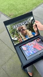 Instagram post by @tessvanl for Wehkamp. Caption reads: 🅶🆄🅴🆂🆂 🆆🅷🅾’🆂 🅱🅰🅲🅺… 😍🤩

Stay tuned....