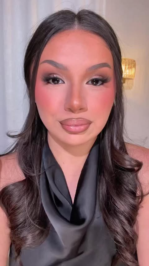 Instagram post by @hannahmiaaaa for Benefit Cosmetics. Caption reads: [...] especially with a full glam....