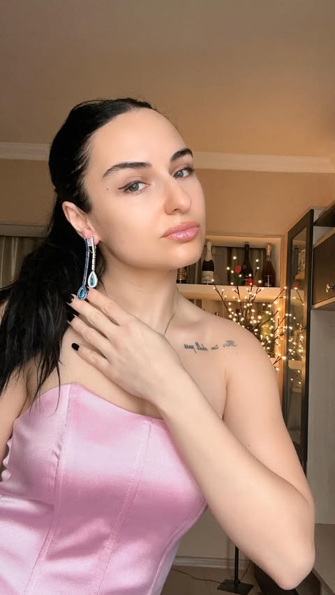 Instagram post by @salishka.i for Sayabling Jewelry. Caption reads: These earrings from @sayablingjewelry_official....