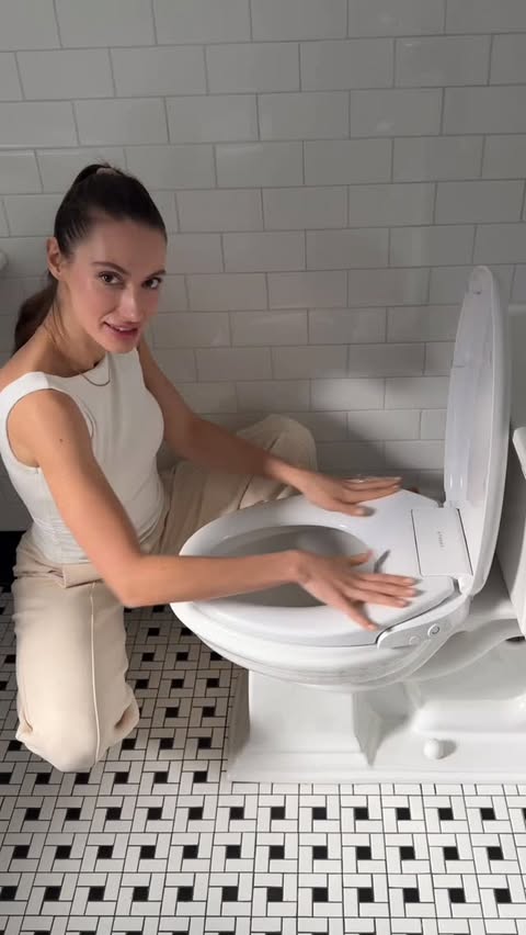 Instagram post by @thekarinasmith for TUSHY. Caption reads: [...] 40% off — biggest sale of the year....