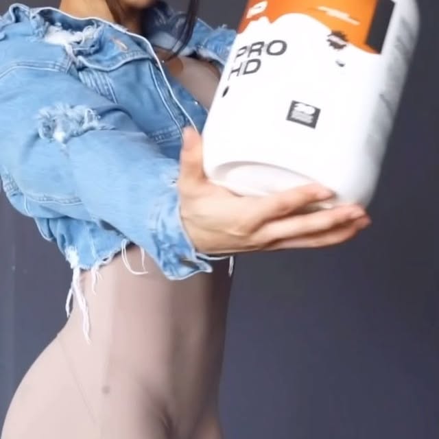 Instagram post by @maia_alleyne for HD MUSCLE. Caption reads: The HD Muscle Spring Sale is here — save 15% [...].