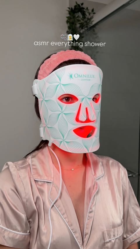 Instagram post by @deborahruiz for Pureology. Caption reads: [...] salicylic acid scalp treatment 
@pureology....