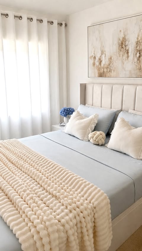 Instagram post by @at_home_with_emi for slashop. Caption reads: [...] I’ve been loving this bedding set from....