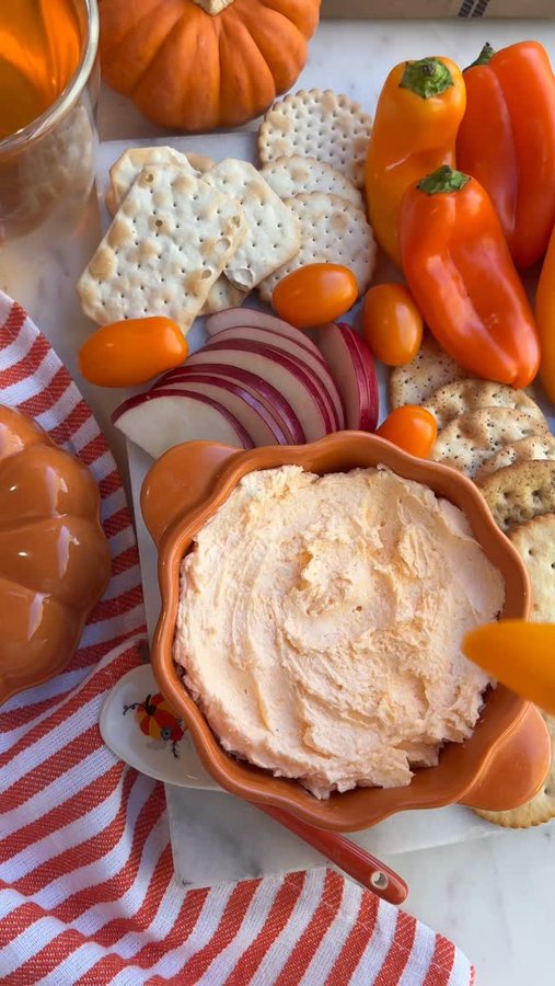 Instagram post by @aperfectfeast for Tea Runners. Caption reads: Cozy fall vibes on a board 🍂🧀✨ This Fall Apple....