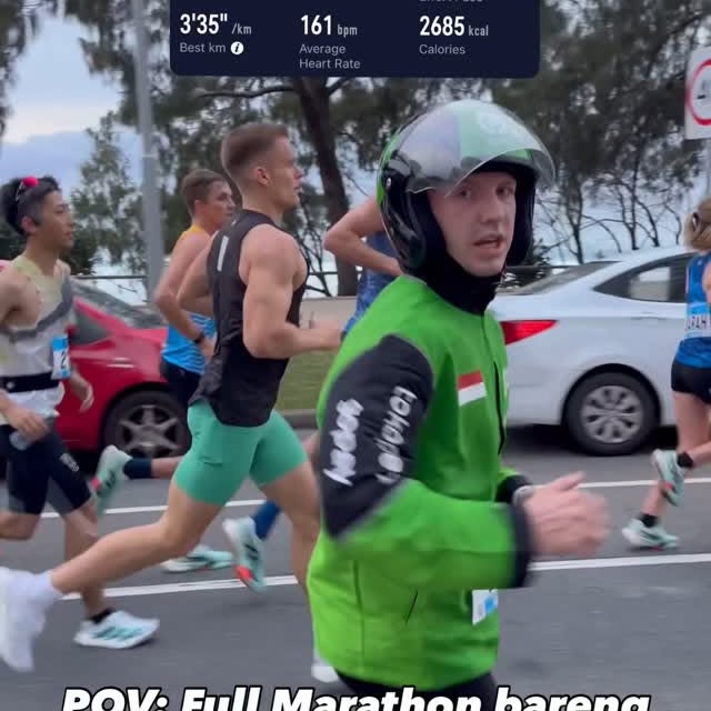 Instagram post by @joshberlari for Oakley. Caption reads: Apakah ini rekor dunia pake helm? 🤣🤣
🚨Penafian:....