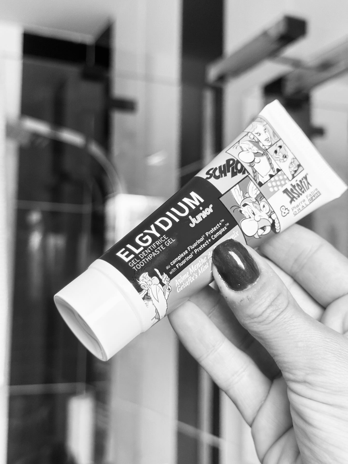 Instagram post by @mumlife_enjoy for Influenster. Caption reads: 💚 ELGYDIUM 💚

🦷✨ Coup de cœur dentifrice pour....