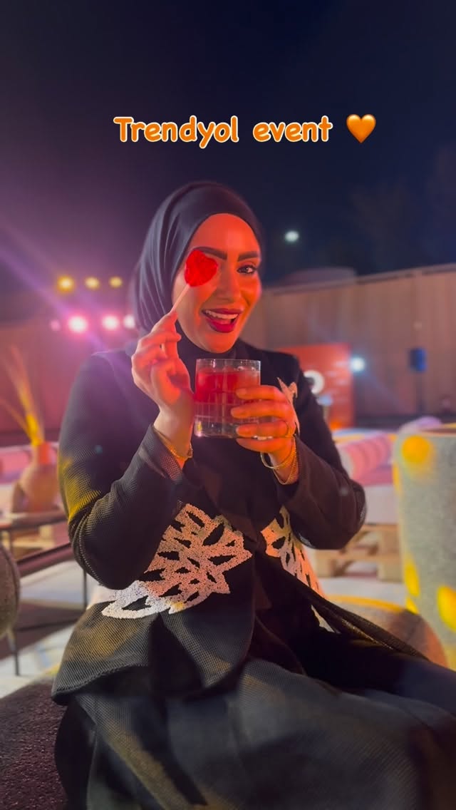 Instagram post by @denakhallaf for Trendyol. Caption reads: 🧡 @trendyol.ar.