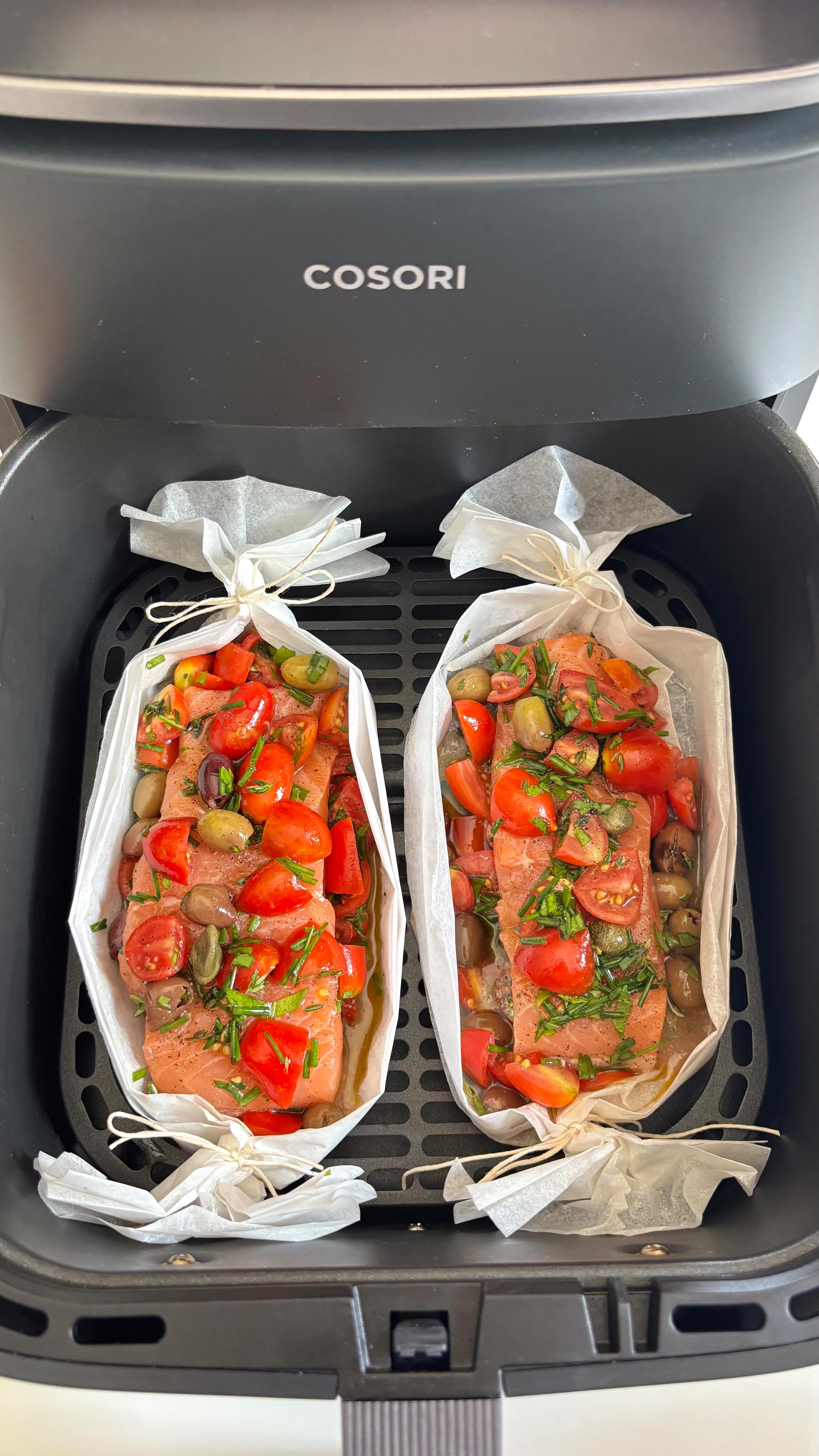 Instagram post by @semplicemente_buono_ for COSORI. Caption reads: [...] ingredienti e la friggitrice ad aria....