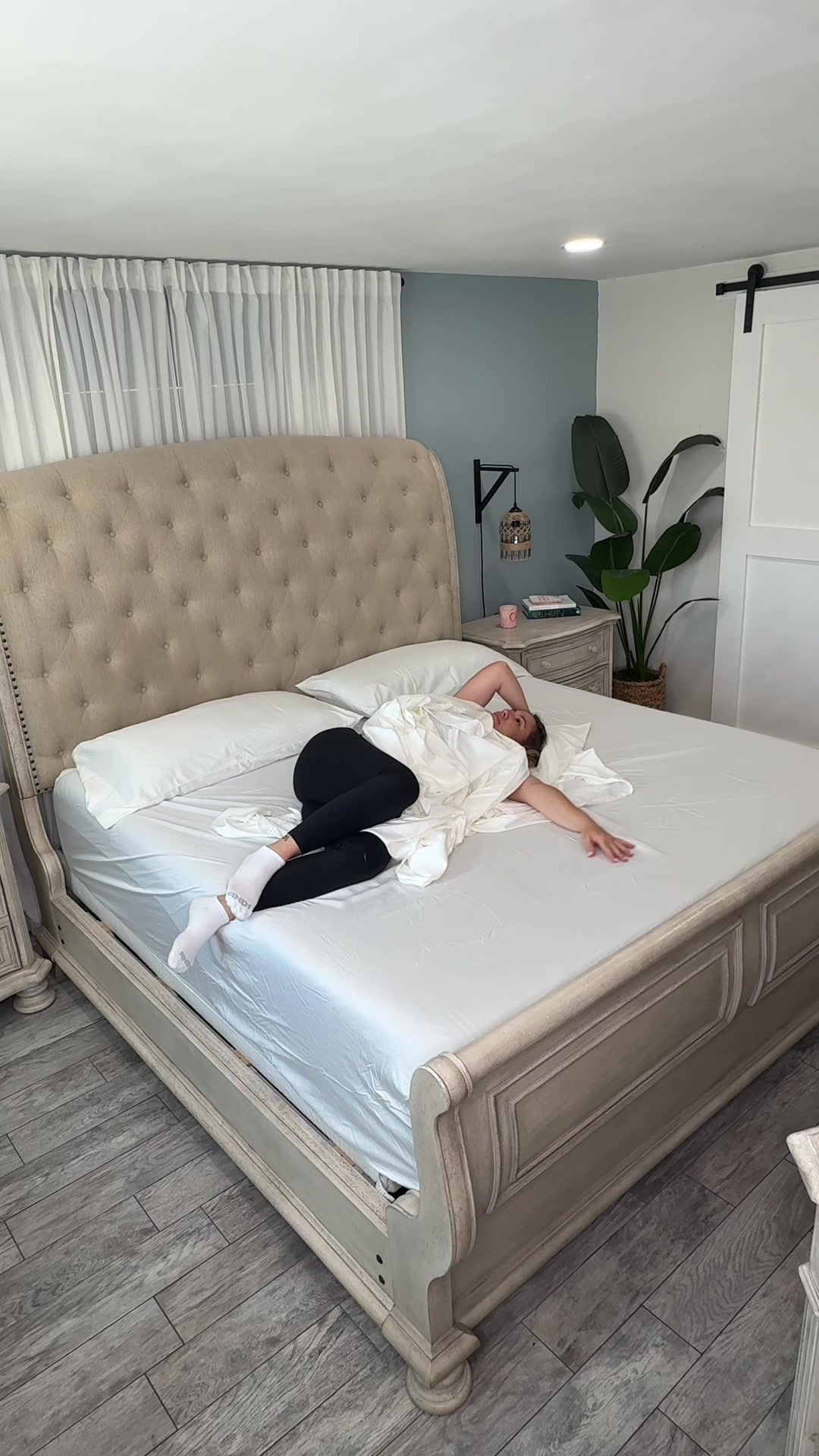 TikTok post by @oriislandlife for Shilucheng Home. Caption reads: @Shilucheng Home #bamboosheets #summervibes [...].