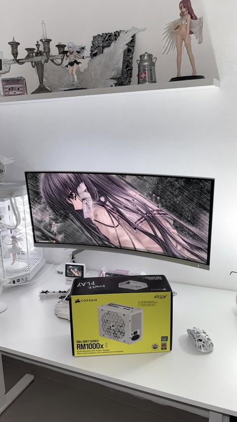 Instagram post by @skaeszun for CORSAIR. Caption reads: upgrade my pc with me and @corsair: RM1000x ⚡️ •....