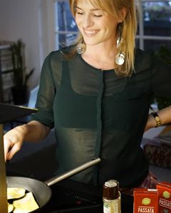 Instagram post by @josjecoos for HelloFreshBE. Caption reads: Que passata! Even lekker iets gezonds en vers in....