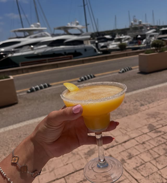 Instagram post by @rachelcxx for ABBOTT LYON. Caption reads: [...] 🛥️ Featuring my clover bracelet from....