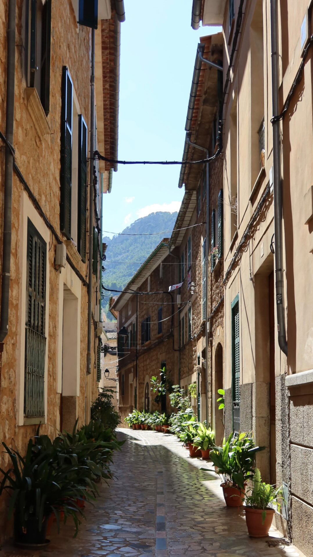 Instagram post by @charissarae for Ottoman Hands. Caption reads: [...] ~ @amazonfashioneu 
Earrings ~ @ottomanhands....