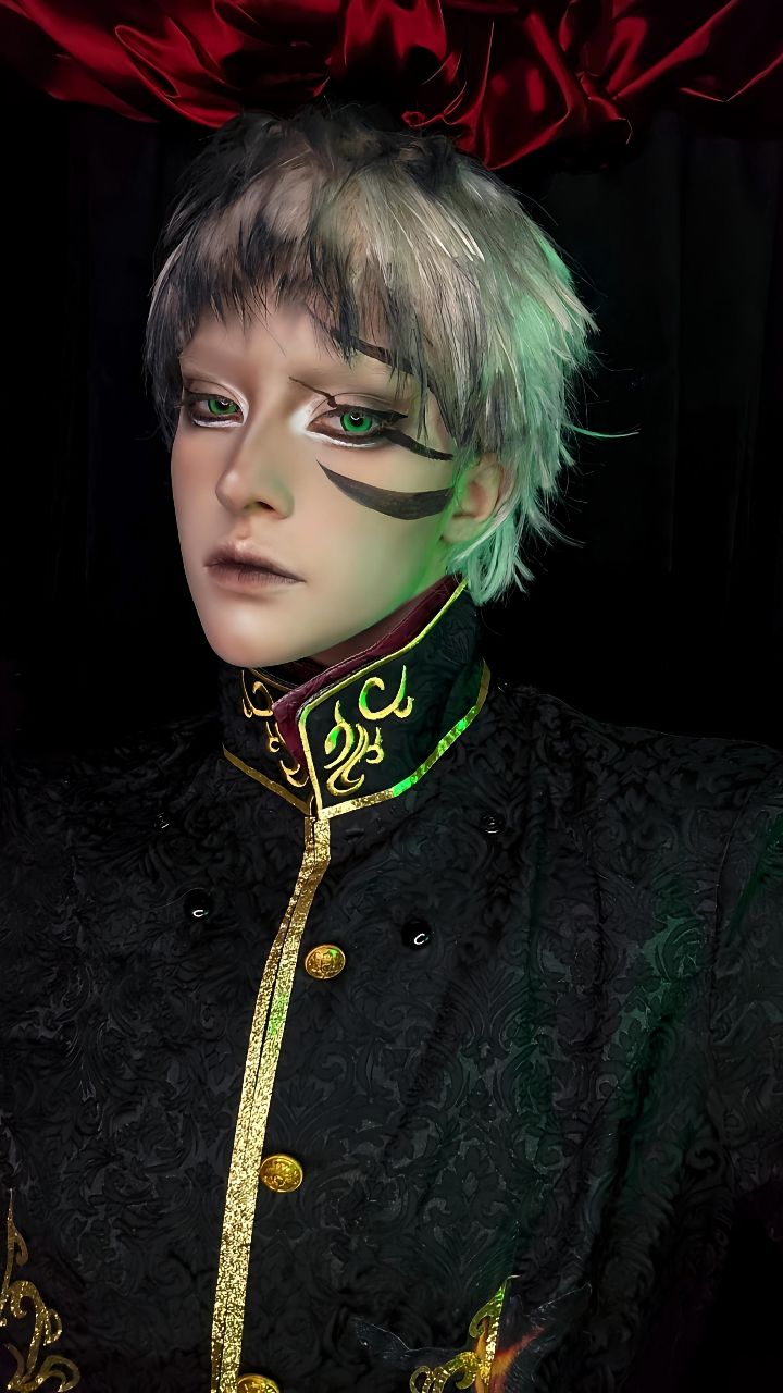 Instagram post by @wondercoser for PinkyParadise. Caption reads: Shadewing 🖤 AFK Journey Cosplay 💚

Contact....