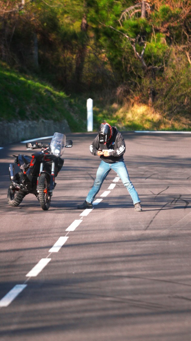 Instagram post by @mr.rallybike for Rabaconda. Caption reads: [...] #tutorialking #ktmofficial #mitasmoto....