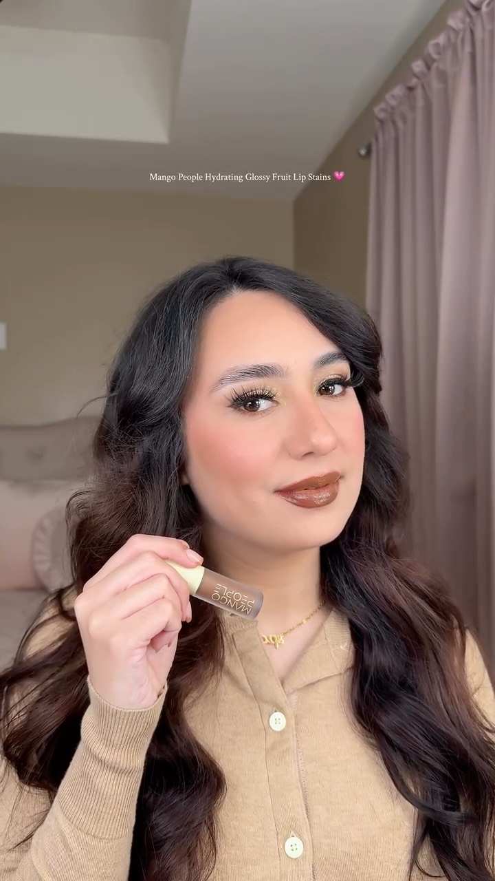 Instagram post by @makeupbykay_19 for Mango People Media. Caption reads: Gorgeous lippies from @mangopeoplecosmetics 😍....