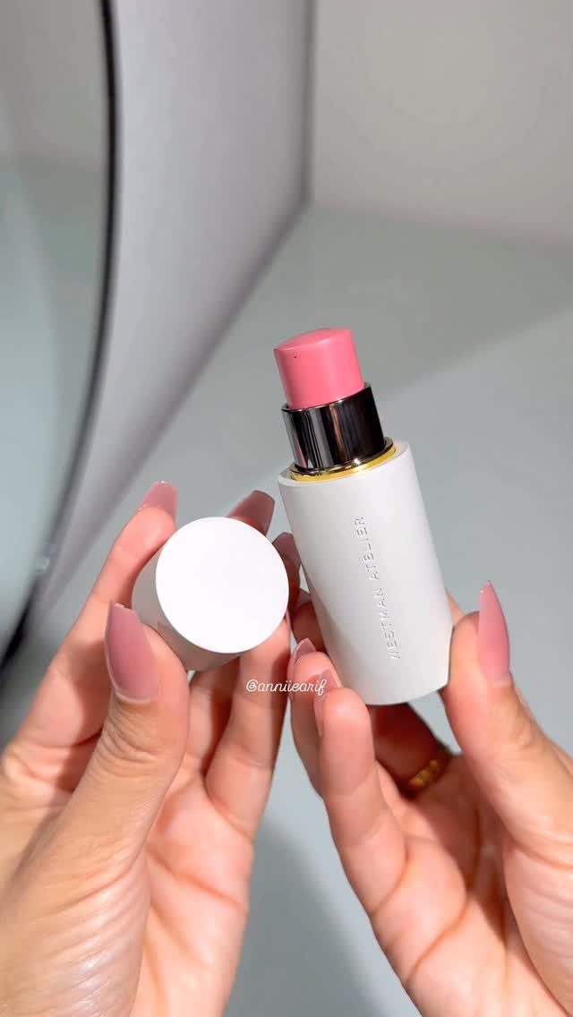 Instagram post by @anniiearif for Kiss Products. Caption reads: [...] Available from @spacenk £44 Nails....