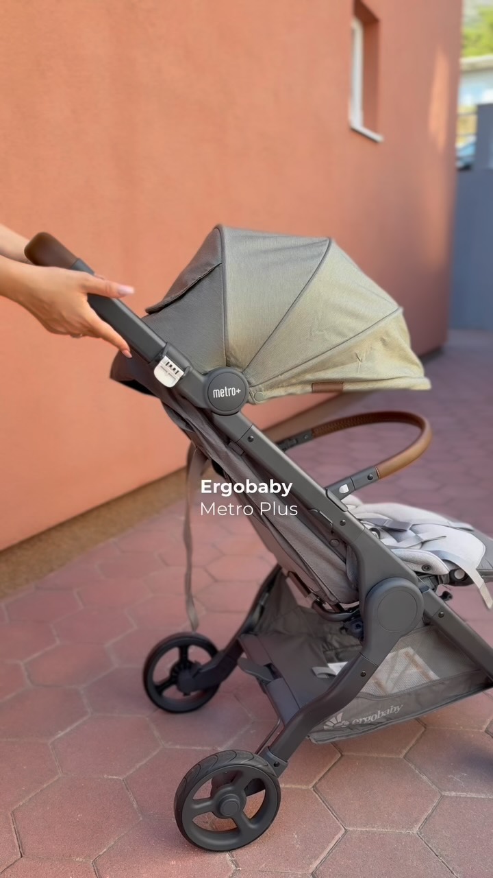 Instagram post by @a6kike for Ergobaby. Caption reads: Sve sto trebate u samo jednim kolicima 🙃
A....