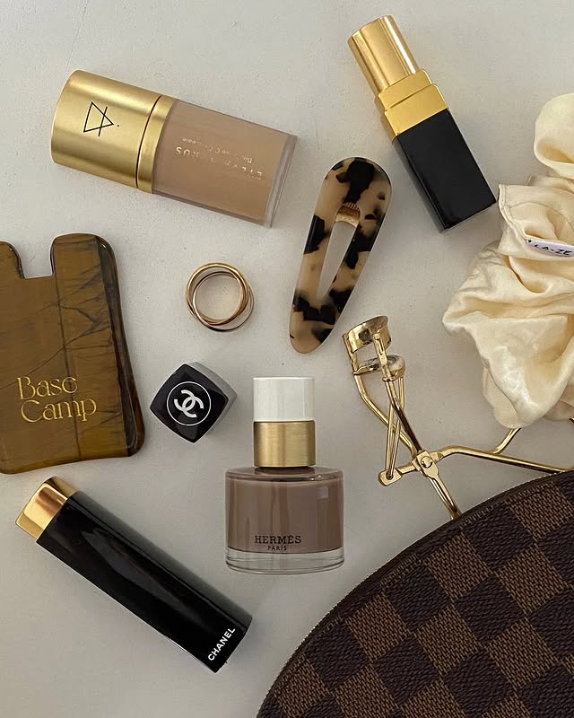 Instagram post by @beautybykaso for Eye of Horus Cosmetics. Caption reads: [...] bag [Anzeige da Markennennung].....
