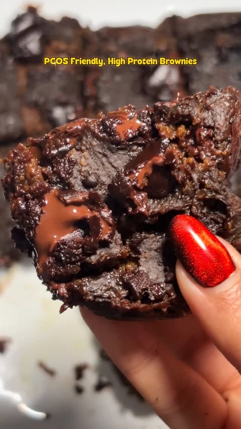 Instagram post by @foodwatii for OZiva. Caption reads: [...] of protein powder, I have used the Oziva....