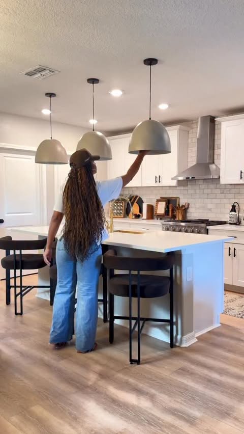 Instagram post by an influencer for Wayfair. Caption reads: [...] beats an organized kitchen! @wayfair Comment....