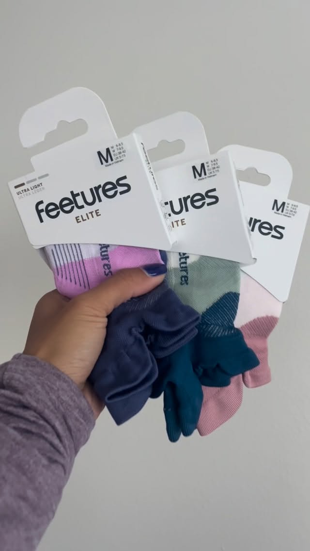 Instagram post by @myrunderful_life for Feetures. Caption reads: [...] Luckily, I’ve found the PERFECT gift!!....