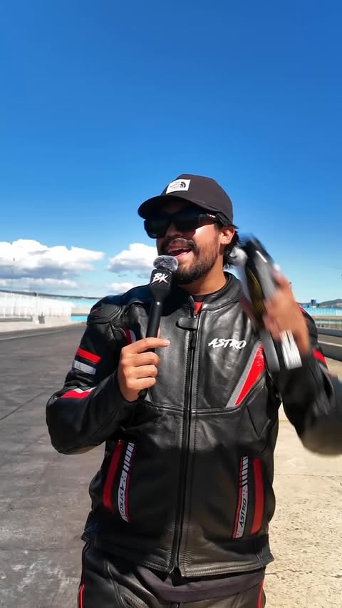 Instagram post by @bike.knights for Motul. Caption reads: Un esencial de rodada por @motulmotomex !....