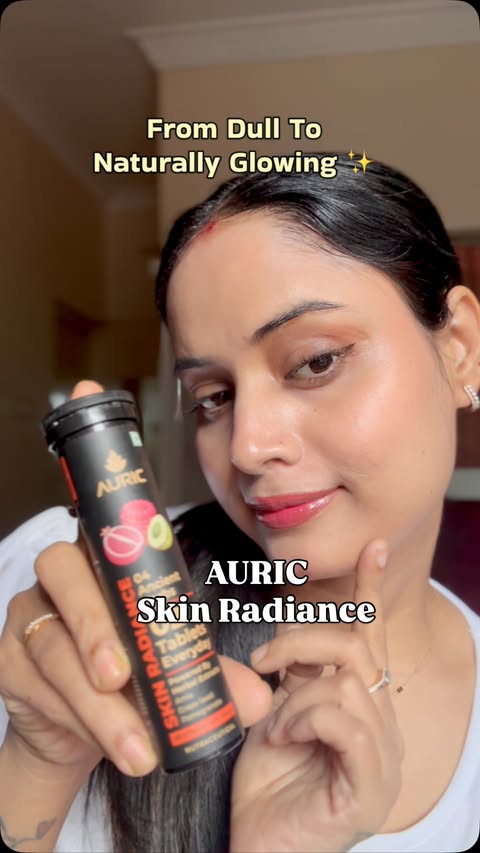 Instagram post by @_live_with_lisa_ for Auric. Caption reads: [...] for healthy-looking, radiant skin.....
