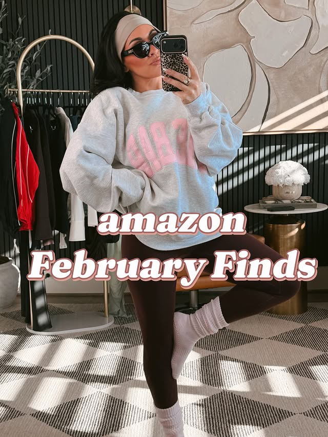 Instagram post by an influencer for Amazon Fashion. Caption reads: [...] #womenover40style #amazonfashion momstyle....
