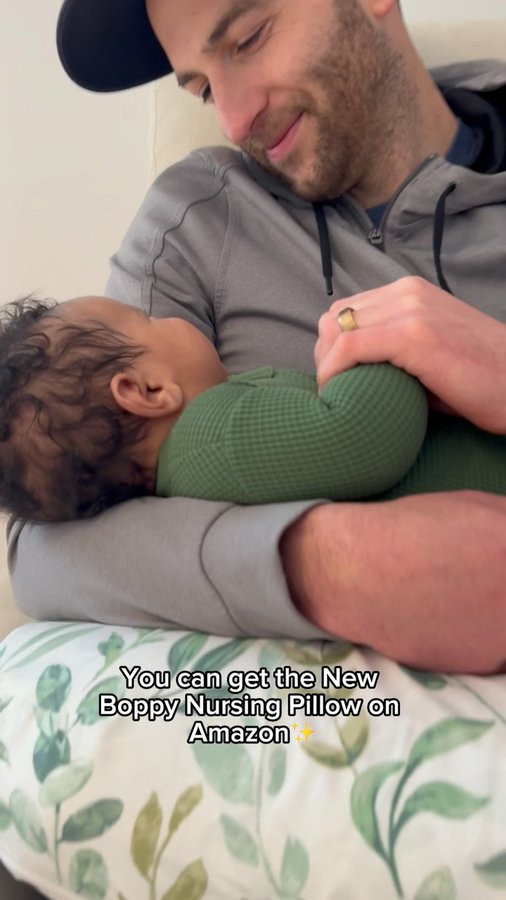 Instagram post by @thandibadger for Boppy Italia. Caption reads: #Ad My husband loves the new Boppy Nursing Pillow....