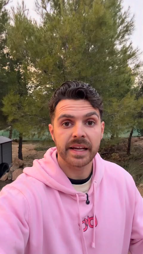 Instagram post by @ecojuanmanuel for Barkibu. Caption reads: Publi. @barkibu código descuento: [...].