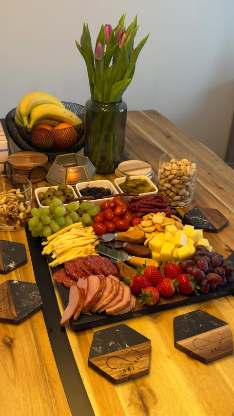 Instagram post by @aline_in_de for Callie Gifts. Caption reads: [...] engraved charcuterie board set from....