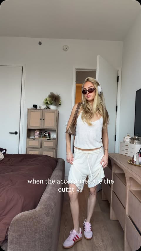 Instagram post by @sydneyschiffer for Beats by Dre. Caption reads: [...] outfit inspiration 🎧 #BeatsPartner....