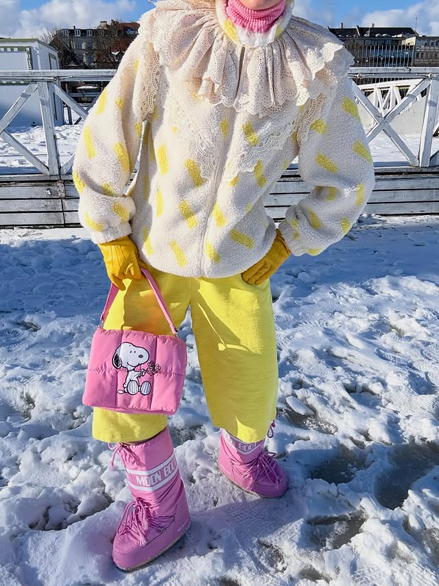 Instagram post by @muggemugge for Lollys Laundry. Caption reads: ☀️-day 🩷❄️☀️🩷❄️ ad/ @lollyslaundry.