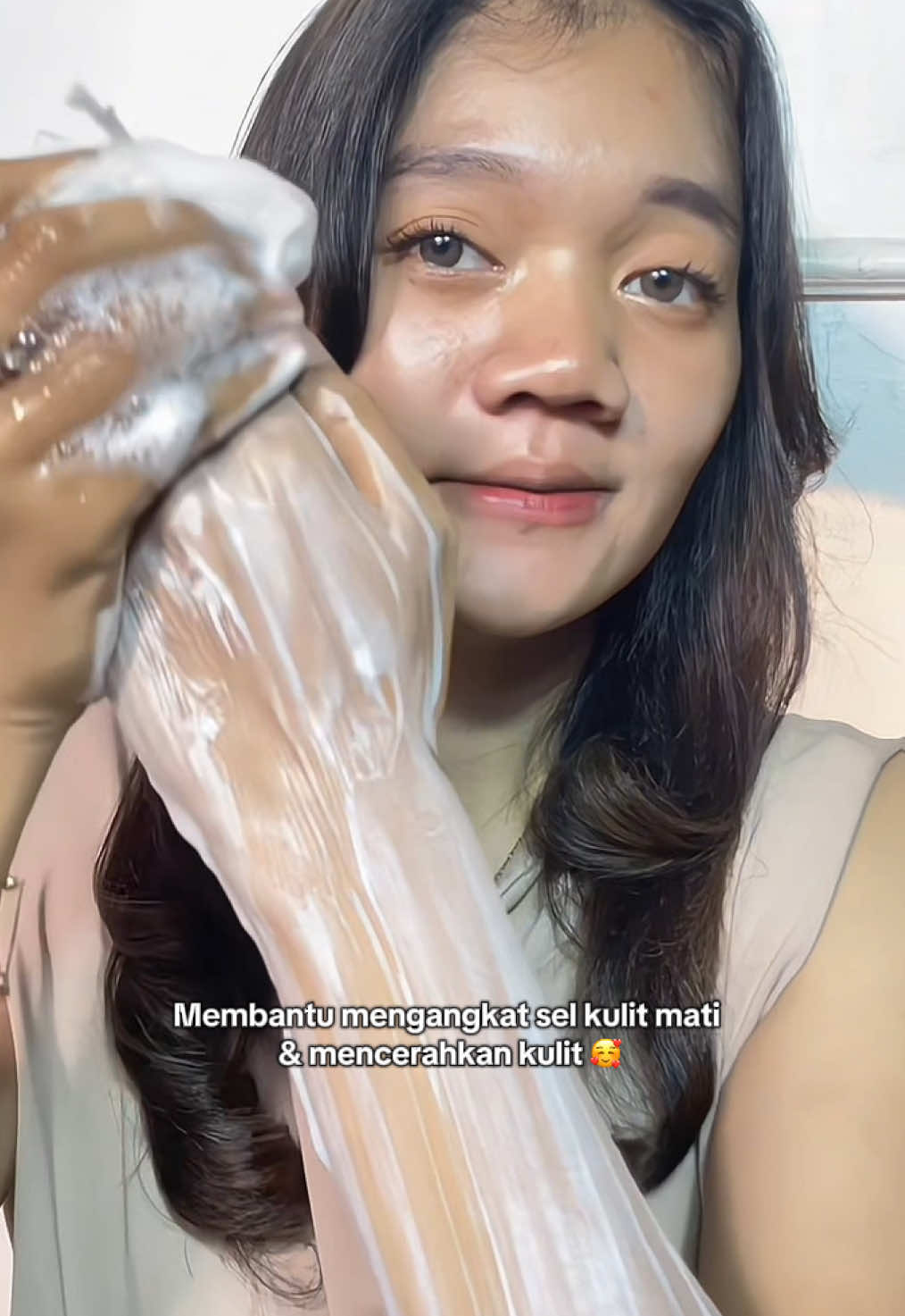 TikTok post by @dellapermanaa for Kojic Plankton Original. Caption reads: Wajib cobain sabun viral @Kojic Plankton Original....
