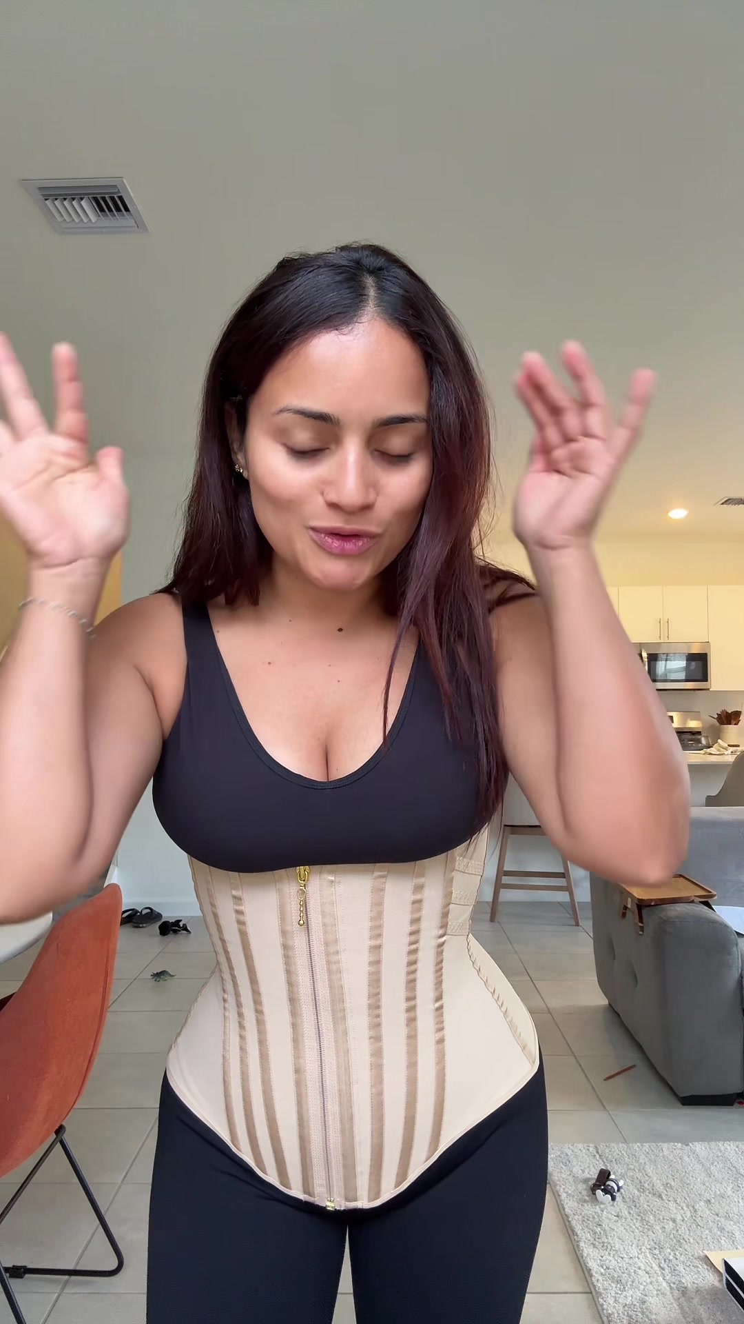 TikTok post by @by_daliam for SHAPSHE US. Caption reads: @shapshe_official_store #shapshefajas #fajas....