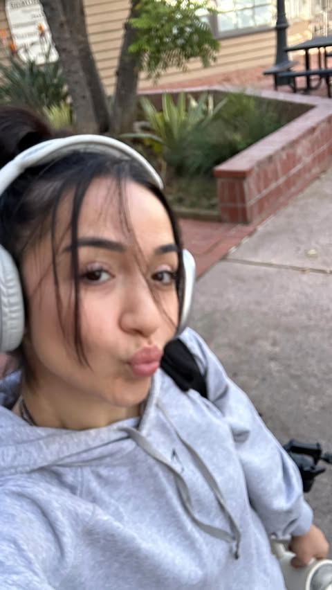 Instagram post by @mia.vianeyy for RENPHO. Caption reads: [...] just became so much easier thanks to @renpho....