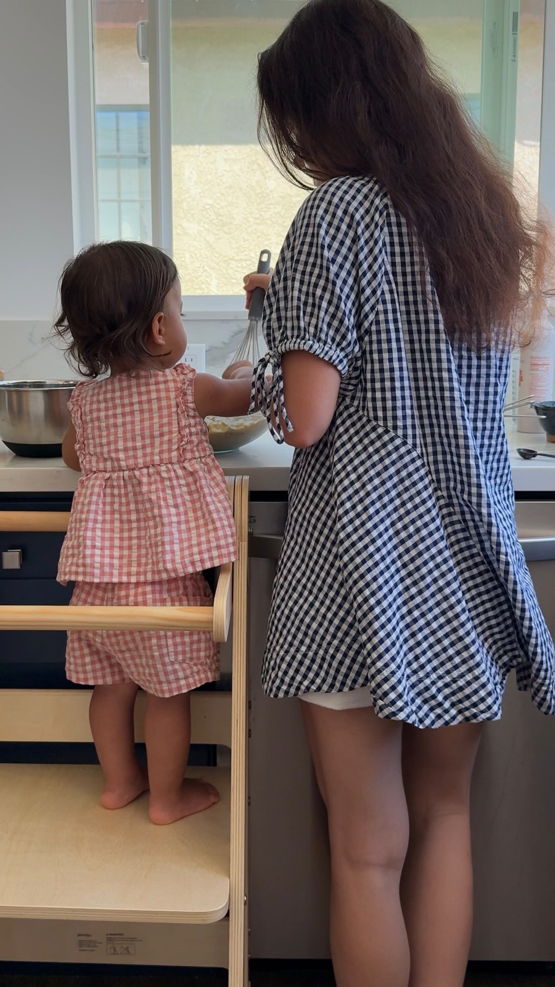 Instagram post by @yasmeen.murrietta for Piccalio. Caption reads: [...] favorite adjustable helper tower from....