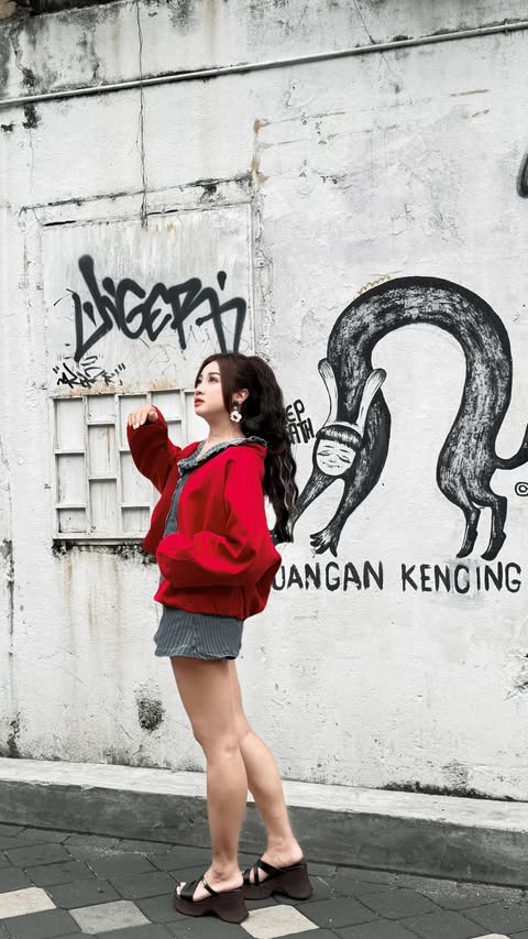 Instagram post by @babyjen_jennyma for SHEIN Malaysia. Caption reads: [...] to discover more fashion finds! 🛍️....