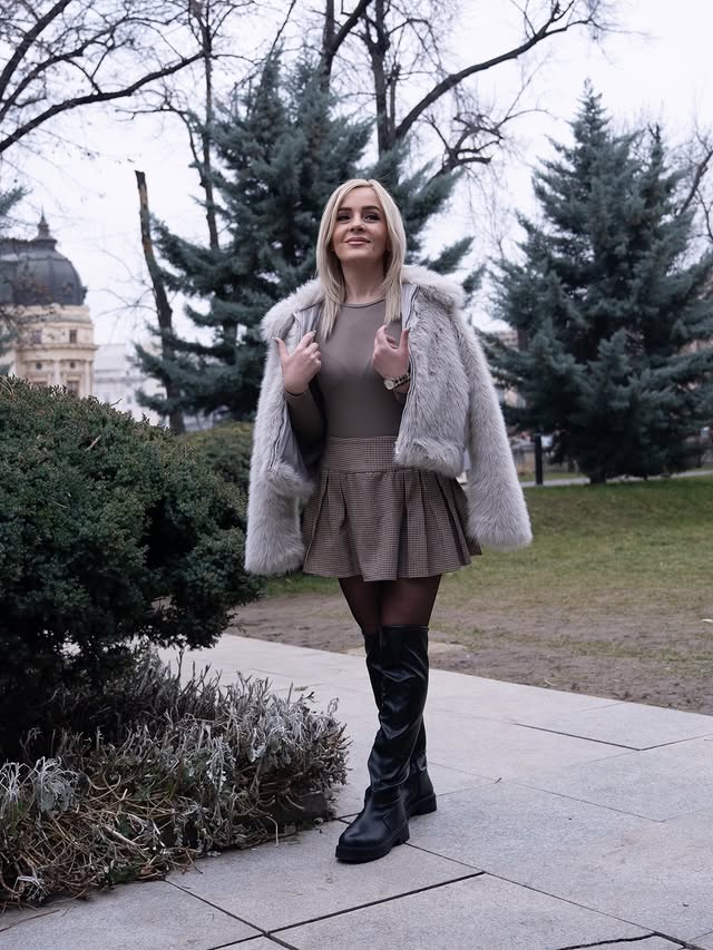 Instagram post by @deeacriss33 for Bonprix. Caption reads: 🩶 boots from @bonprix Cizme peste genunchi Număr....
