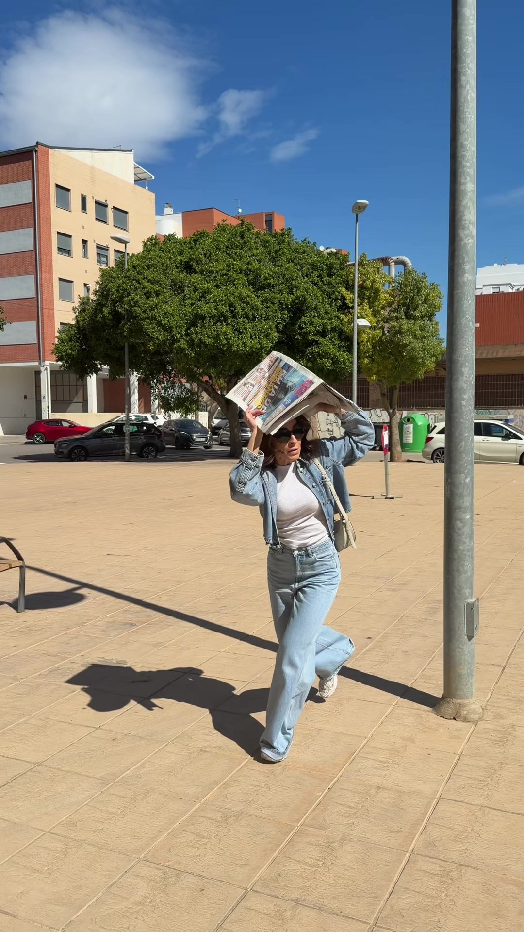 TikTok post by @ana.solma for NIVEA Spain. Caption reads: Publi. A los 17: horas al sol sin miedo ☀️ A los....