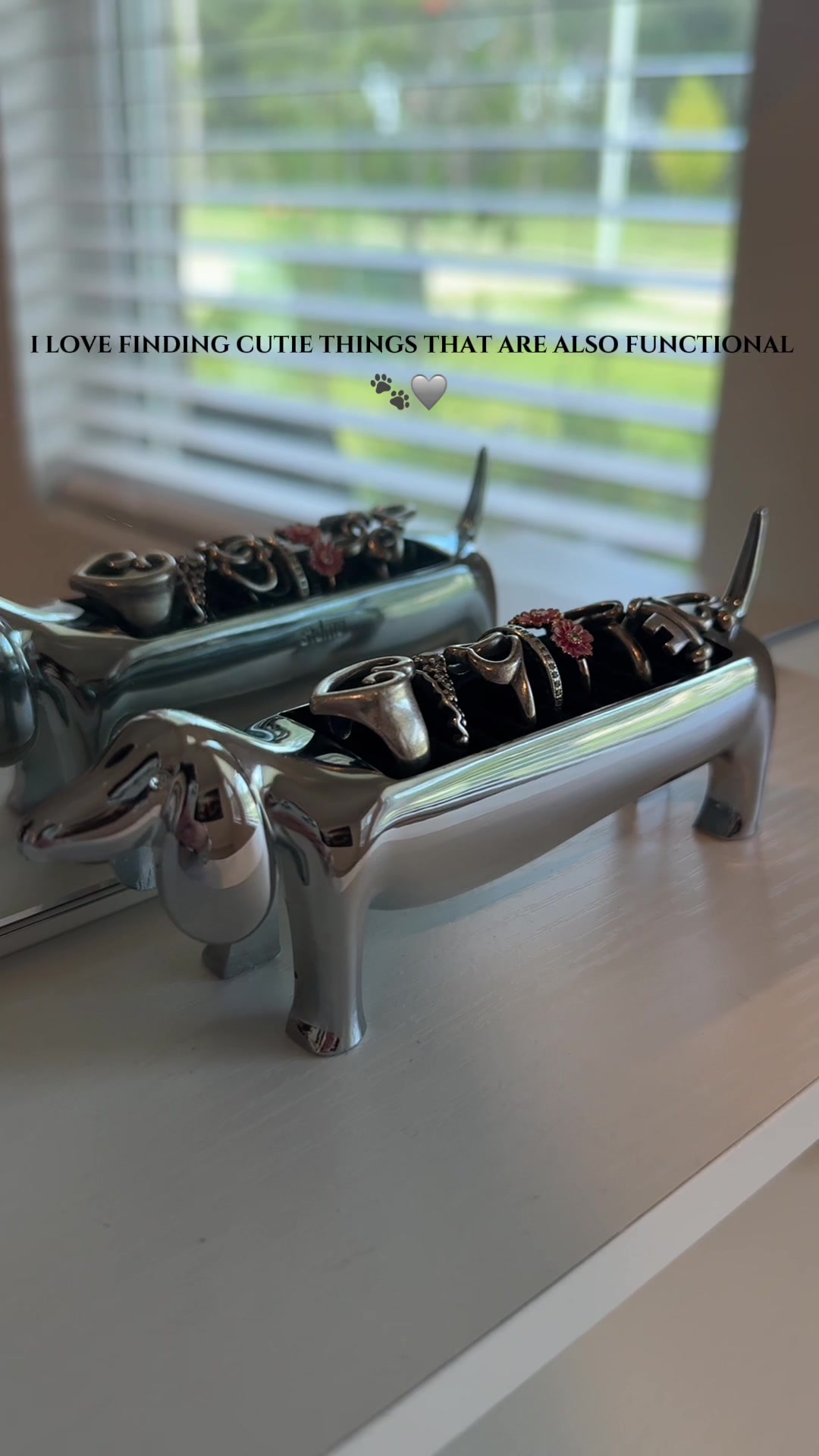 TikTok post by @vemiily_ for Umbra. Caption reads: [...] #jewelrytiktok #jewelryholder @Umbra Design .