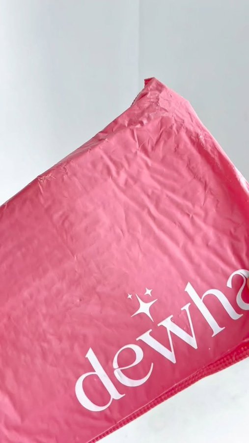 Instagram post by @ashclrgo for Dewha Skin. Caption reads: [...] Starter Kit from @dewha.co ! 💗

#DewhaSkin....