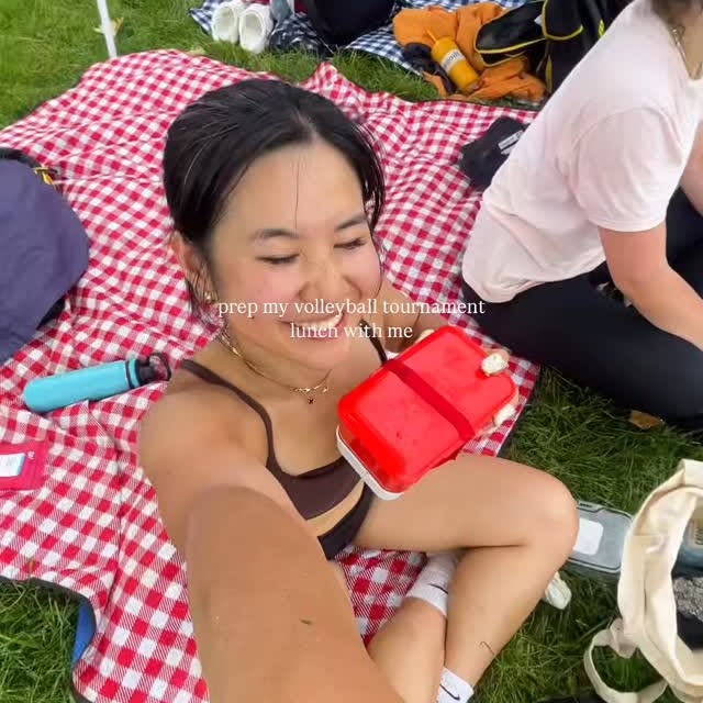 Instagram post by @jerica.feasts for RXBAR. Caption reads: not me trying to block in the end 😀

trying to....