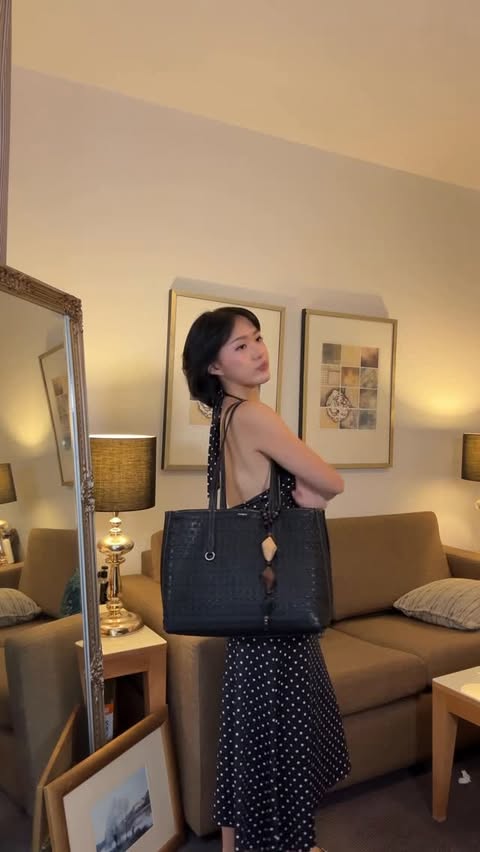 Instagram post by @ivanka_djo for Songmont. Caption reads: this bag is perfect @songmont_official ♣️ #outfit....