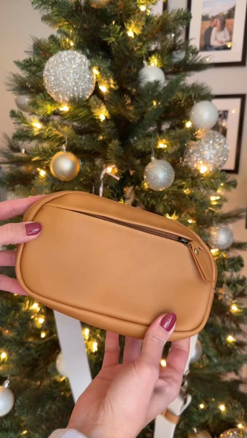 Instagram post by @helloemmamarie for Andar. Caption reads: [...] I’ve been loving the Indie bag from @andar....